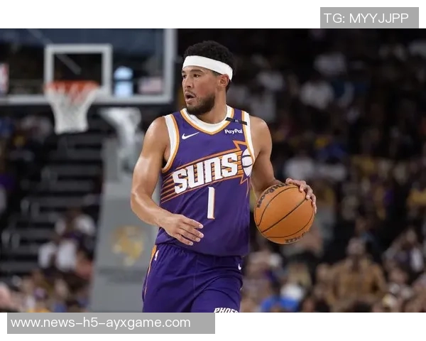 布克下半场狂砍23分揭秘：脱掉紧身防护短裤后活动自如